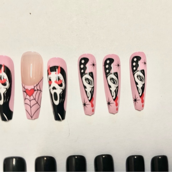New, 22 pieces Halloween Nail Set Size M - Picture 4 of 5